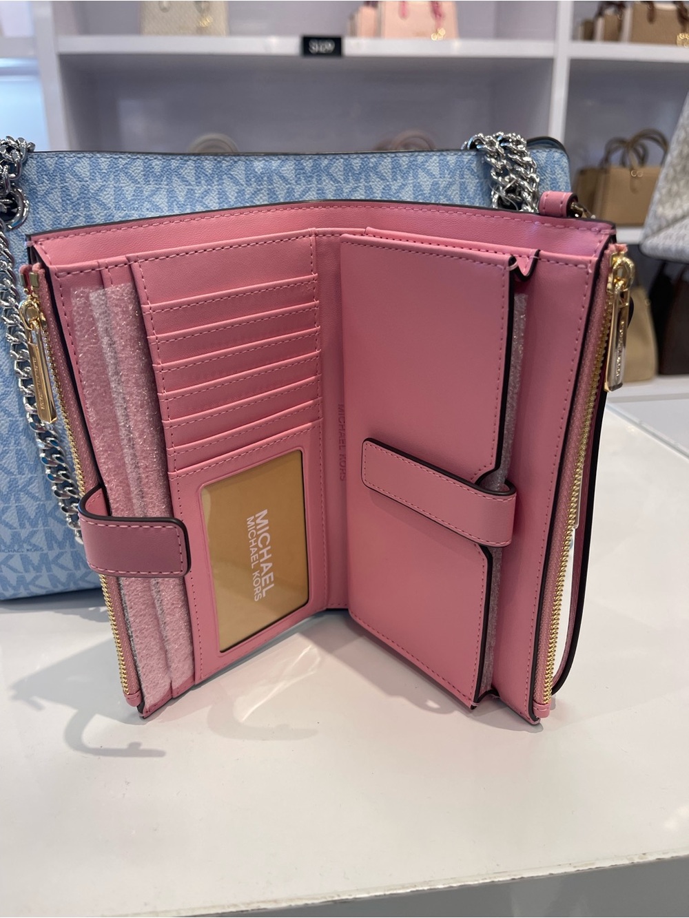 MICHAEL KORS JST Lg Double Zip Ombré Signature Logo Wristlet Phone
Carnation
NWT - Picture 11 of 16